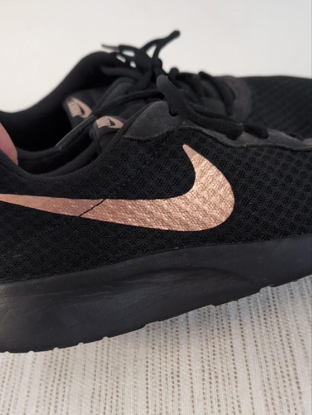 NIKE Tanjun Women's Running Shoes Athletic Sneakers 9 - Picture 3 of 9
